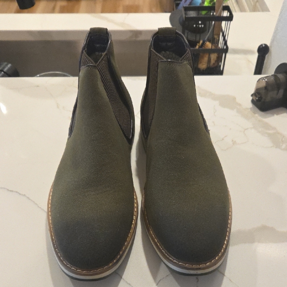XRAY Men's Olive Suede Chelsea Boots
